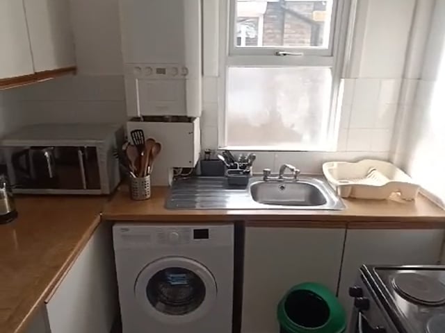 Spacious Double Room next to Palmers Green Station Main Photo