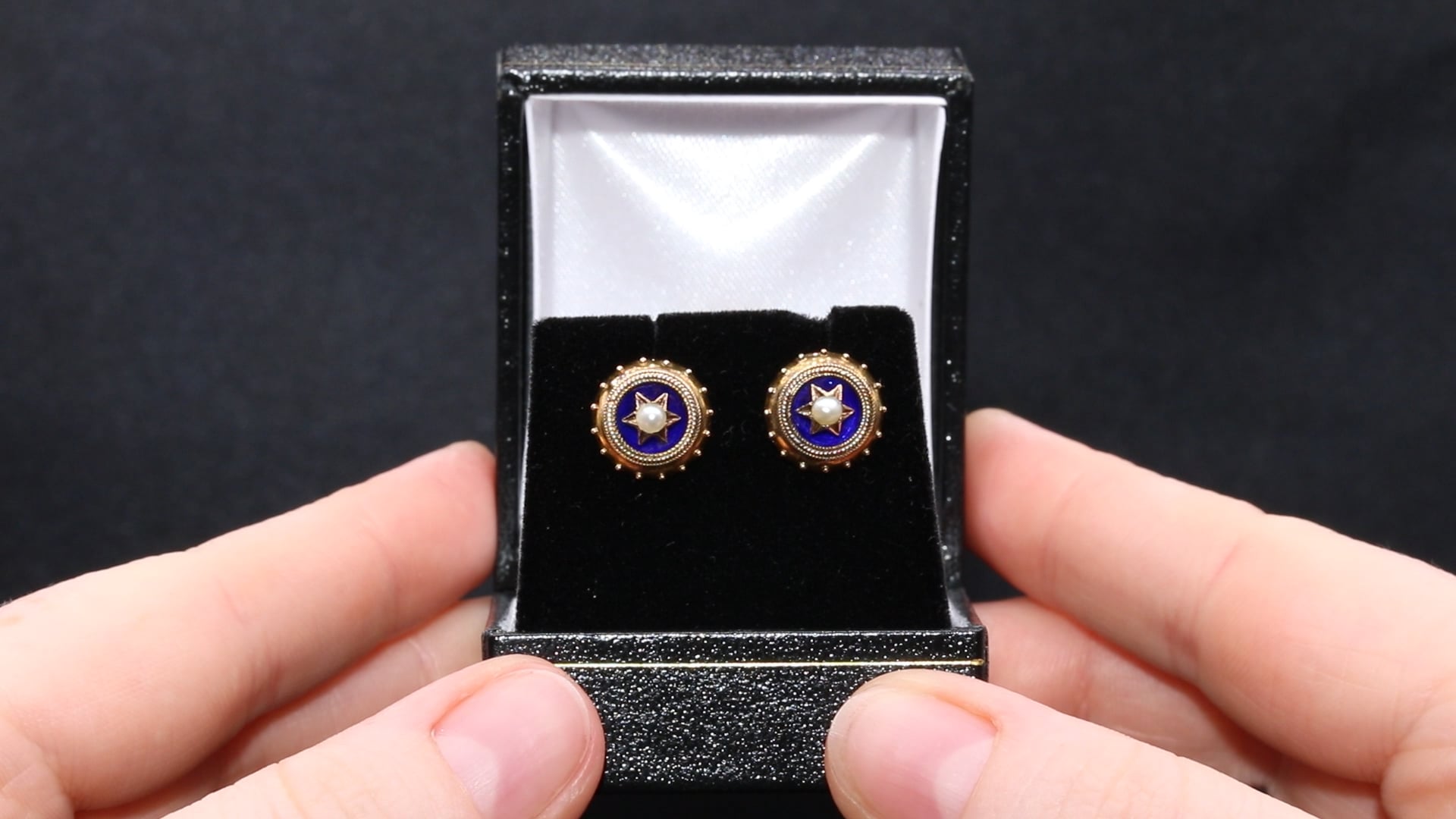 Boucles D'oreilles Anciennes En Or 18 Carats Avec émail Bleu – Style Boucle – Occasion