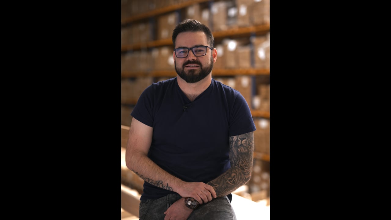 
        
          Jakub Blahuš
        

        
          –
        

        
          Vedoucí skladu
        
        