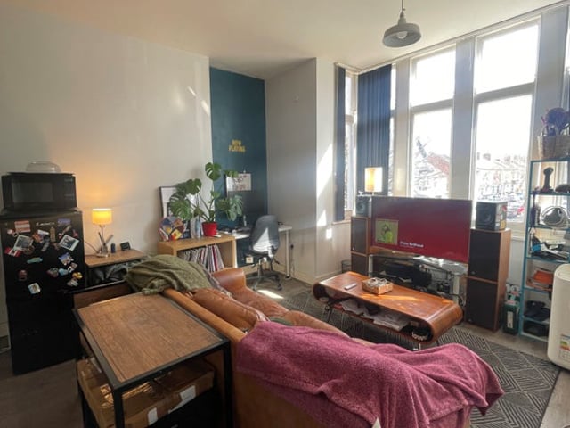 Large double bedroom in first floor flat available Main Photo