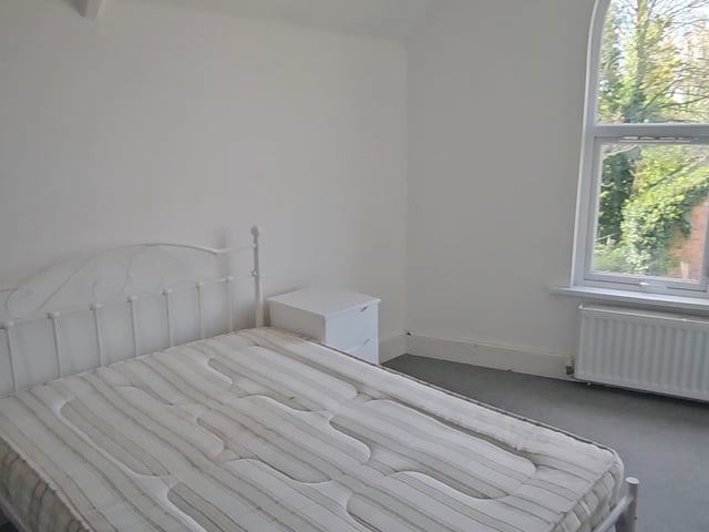 Double room in shared accommodation  Main Photo