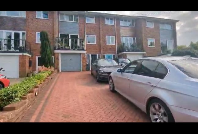 1 bed self-contained studio + ensuite and parking  Main Photo