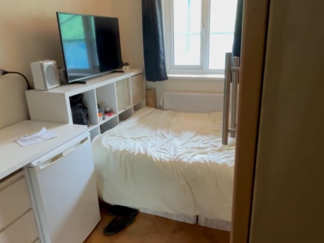  Double room in friendly, modern flat (incl bills) Main Photo