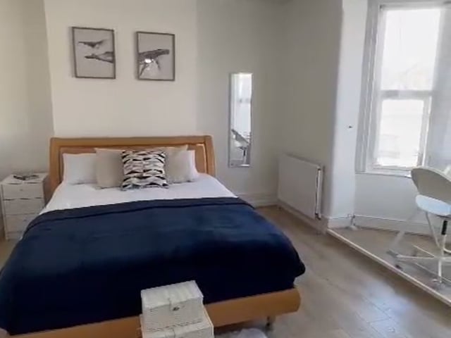  Massive Double Bedroom.  One Person Only   Main Photo