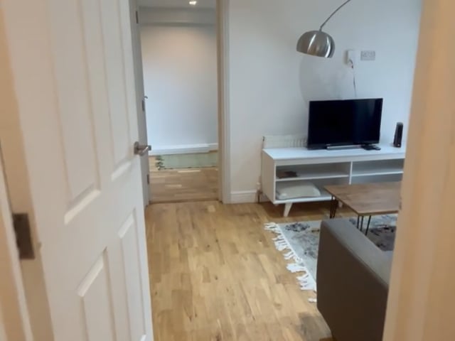 Great spacious 1 Bed with patio  Hackney E8  Main Photo