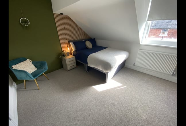 Double En Suite Town Centre Room (Ref: 16AR) Main Photo