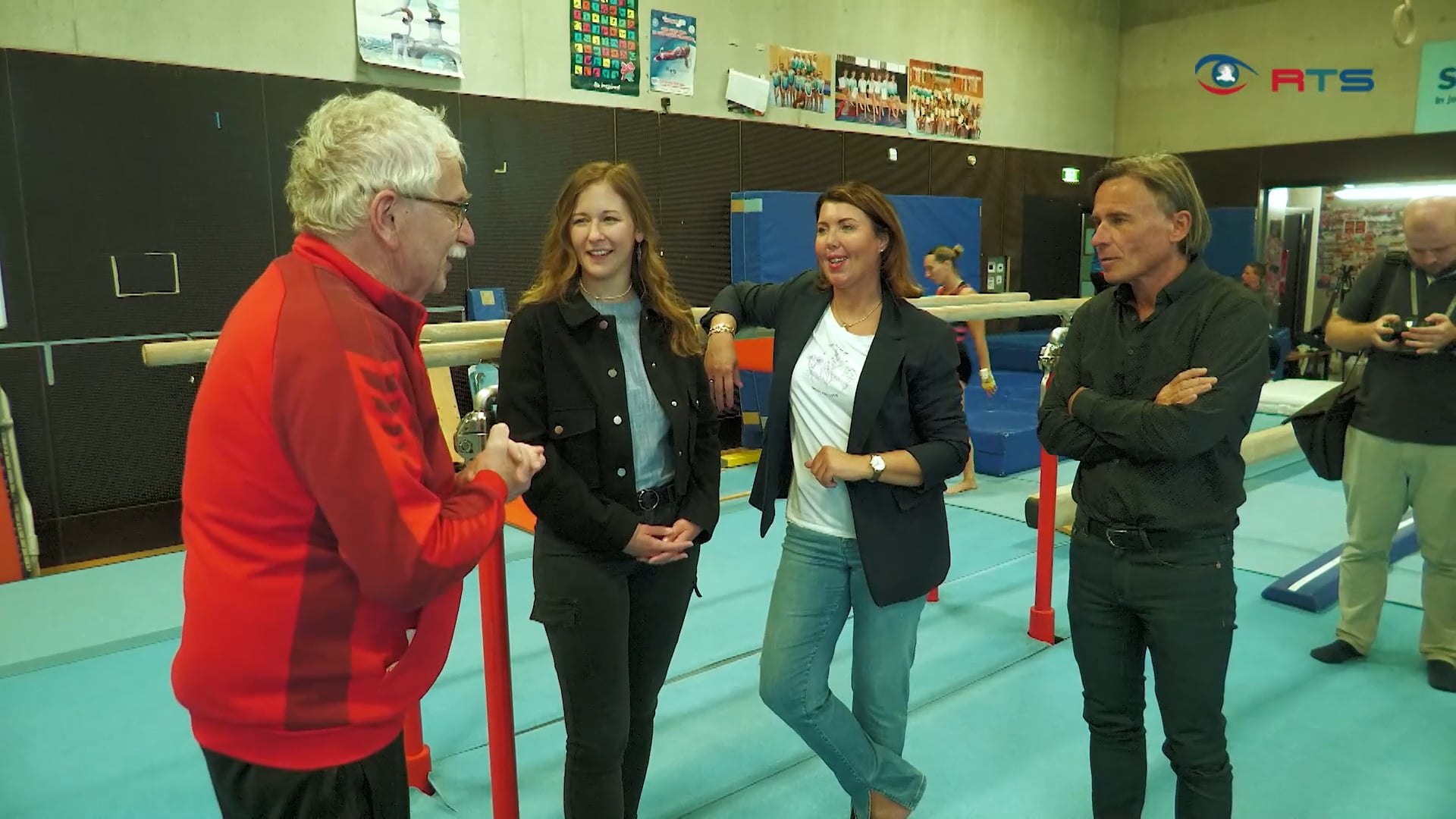 staatssekretaerin-claudia-plakolm-zu-besuch-im-sportzentrum