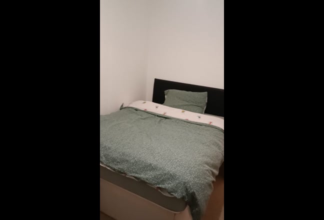 Furnished double bedroom available Main Photo