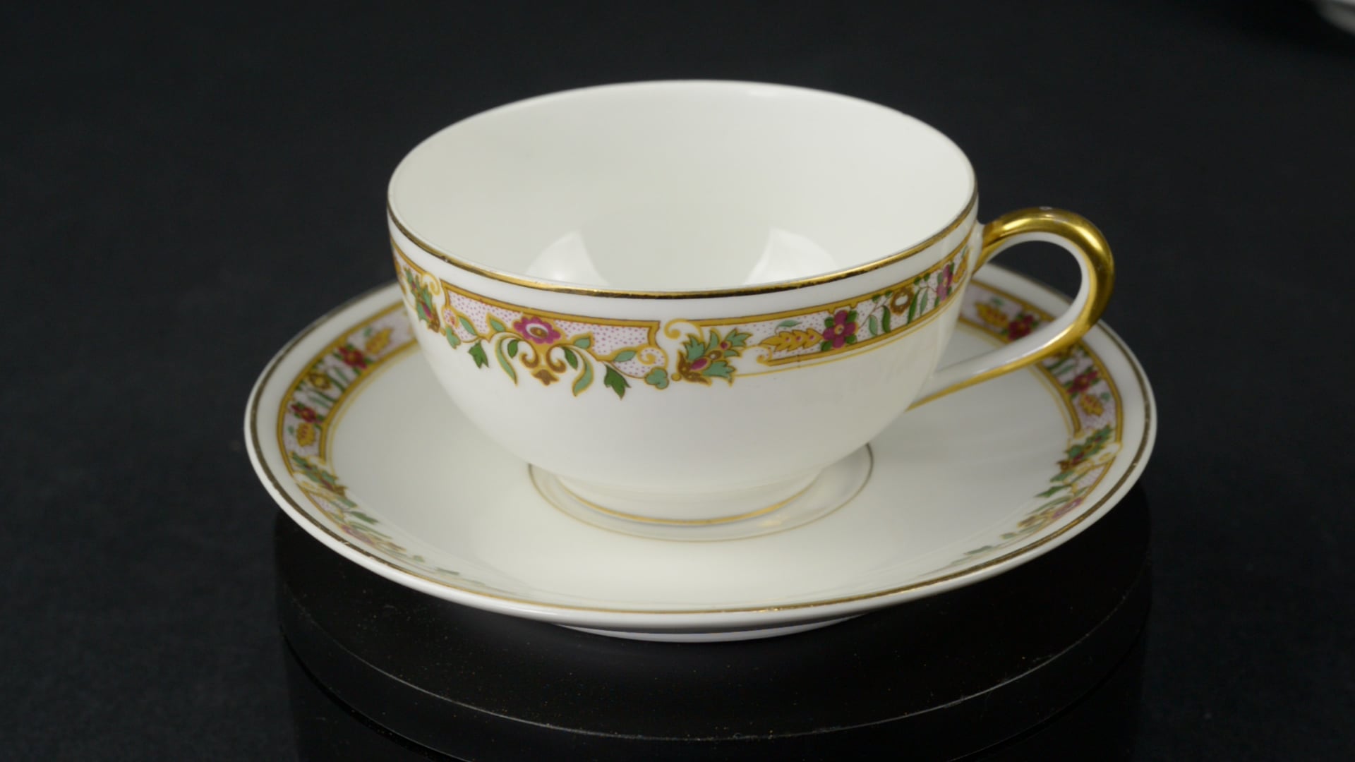 Set of 6 Bernardaud Limoges Cups and Saucers Art Deco France 1900 