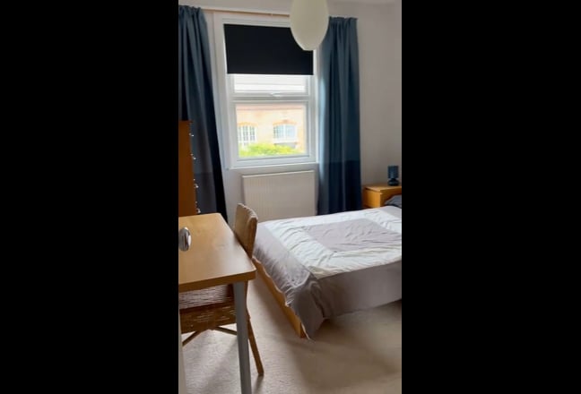 Large Ensuite Room, Ealing Common, 5 mins to Tube Main Photo