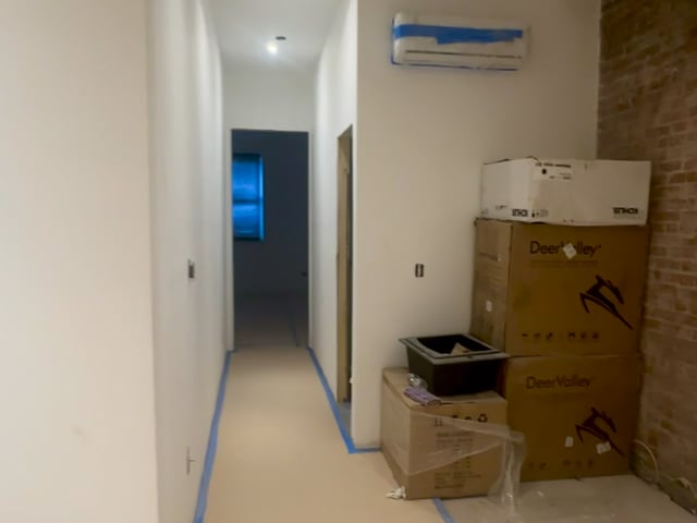 Quiet, spacious room in brand new, large duplex Main Photo