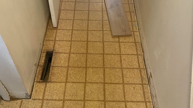 Laminate Flooring Installation thumbnail