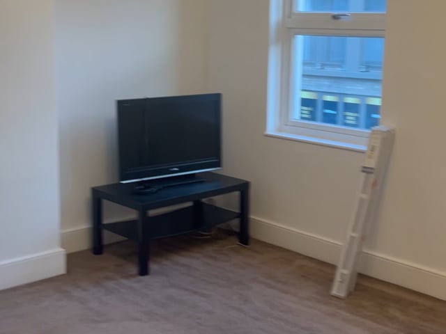 Video 1: Very Large lounge 