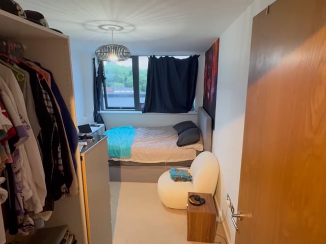 Good size room at great price in city center Flat Main Photo