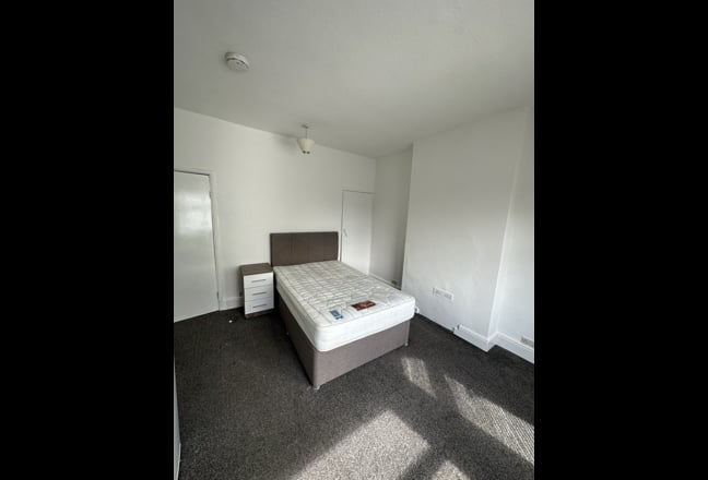 Double Room CV5 - No Deposit,  All Bills Inc Main Photo