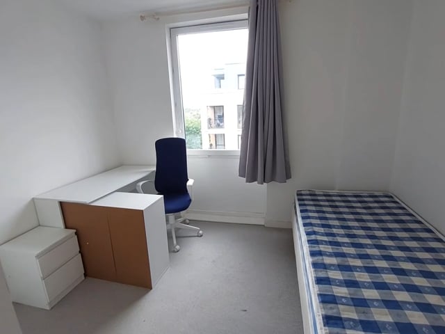 Room in 2 bed flat w/ ensuite - Hanwell Main Photo