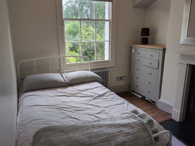 Double room in for professional male - Islington Main Photo