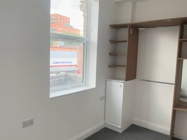 Newly renovated 2 bed flat to rent on High St E17 Main Photo