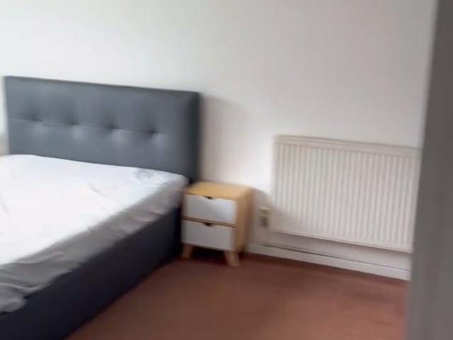 Huge newly painted double room in quiet road  Main Photo