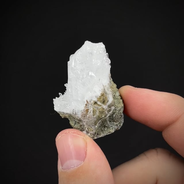 Yugawaralite on Quartz