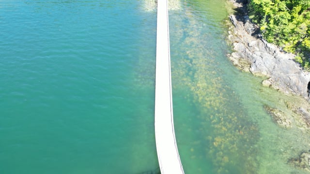 海の上の遊歩道（ドローン空撮）２のサムネイル画像