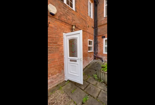 Gorgeous Two Bed Flat,Sutton Coldfield inc Bills!! Main Photo