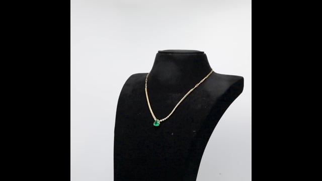 Colar em Ouro Amarelo com Gota de Esmeralda e detalhe em Brilhantes