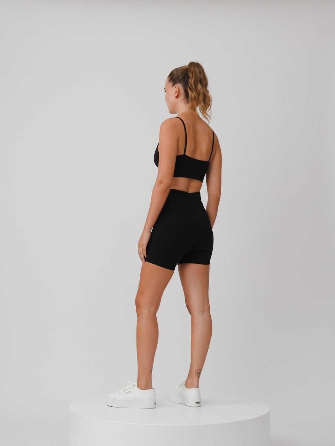 SEAMLESS V TOP
