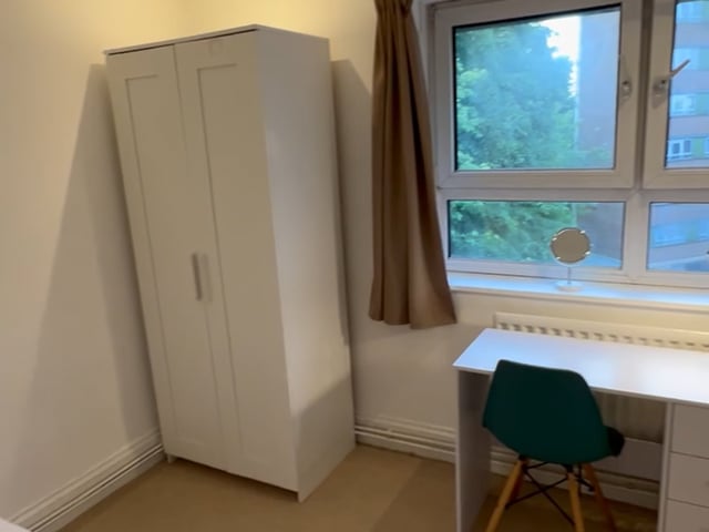 Airy and spacious double room in friendly flat Main Photo