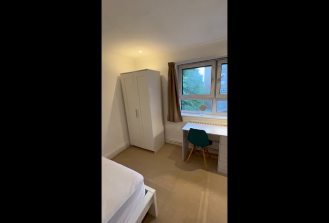 Airy and spacious double room in friendly flat Main Photo