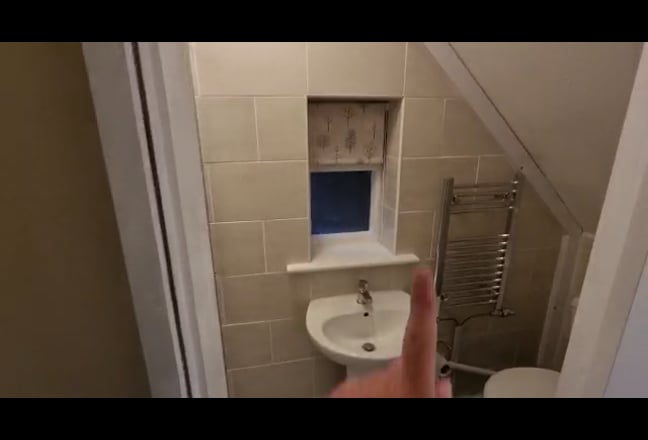 ** Brand New Luxury En Suites -All Bills Included! Main Photo
