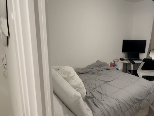 Double room in new build flat available  Main Photo