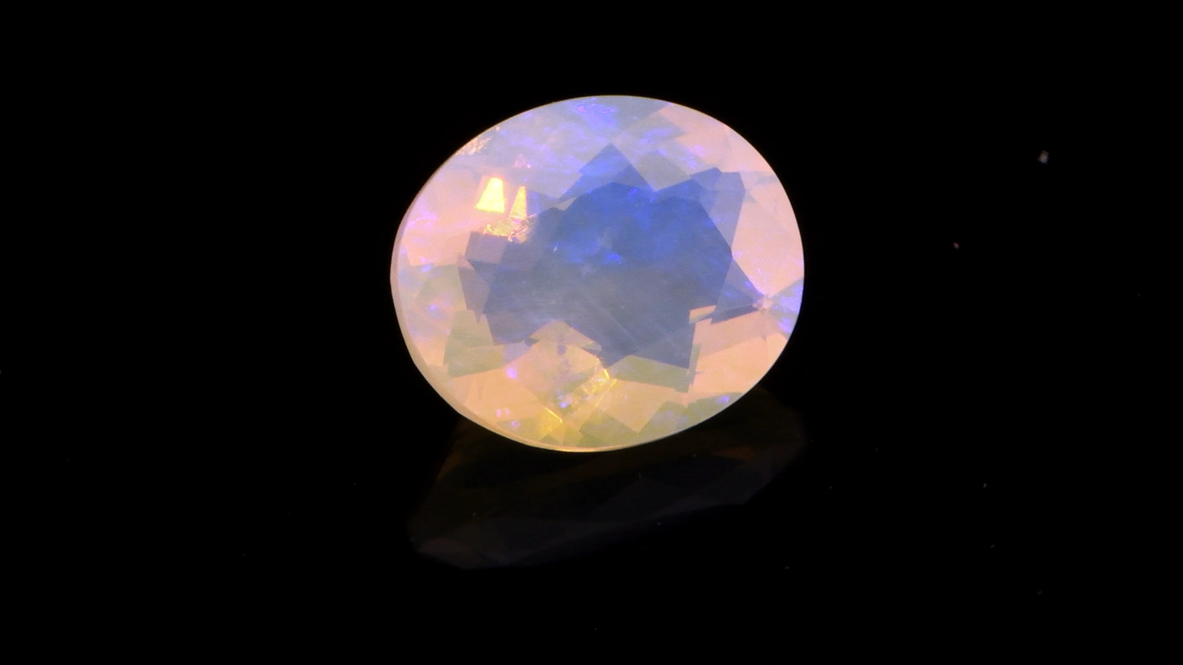 Kalafina カラフィナ　クリスタルオルゴール 1.79ct Natural Faceted Crystal Opal - Oval