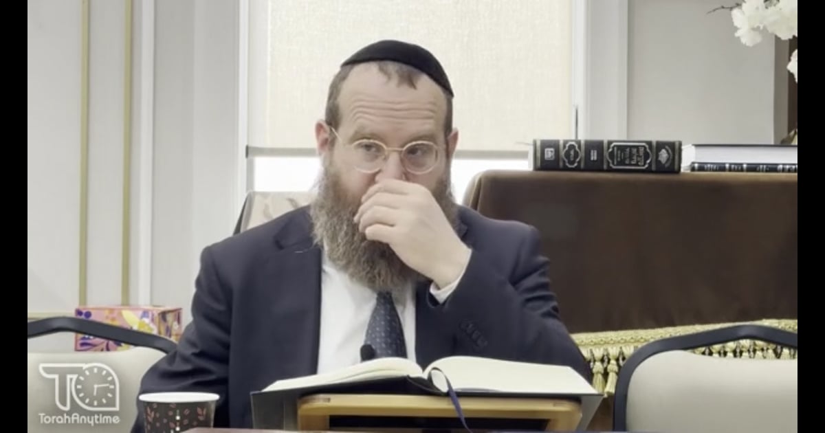 R' Simcha Bunim Londinski Being Motzi Others With Kiddush