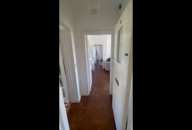 Bright Greenwich parkside apartment Main Photo