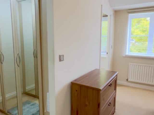 Stunning Room Available in Sutton Main Photo