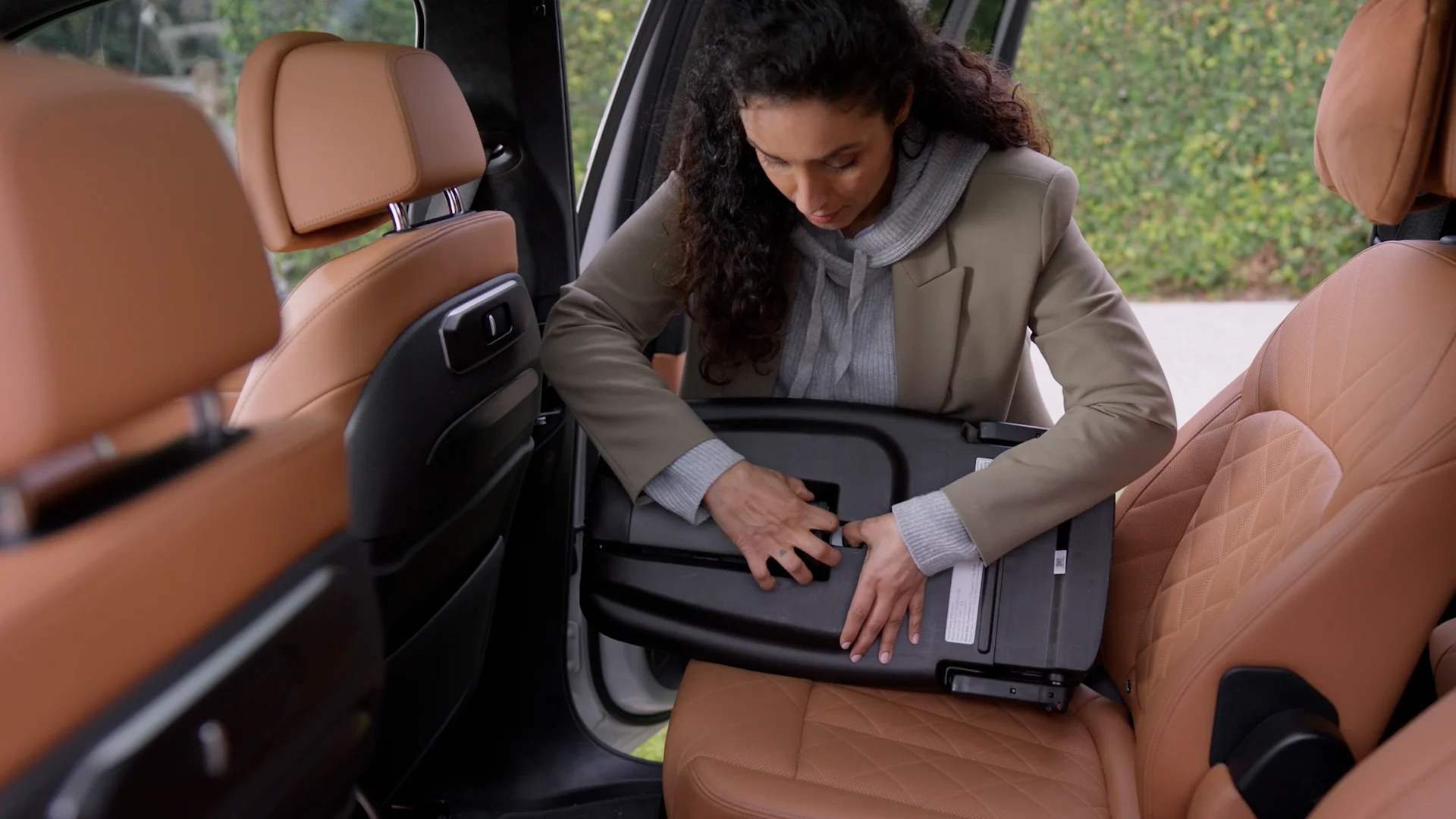 Nuna PIPA™ RELX Car Seat Base | Adjustable Stability Leg Nuna PIPA™ RELX Car Seat Base | Adjustable Stability Leg