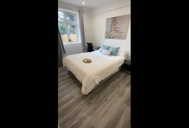 Recently Renovated Double Ensuite Main Photo