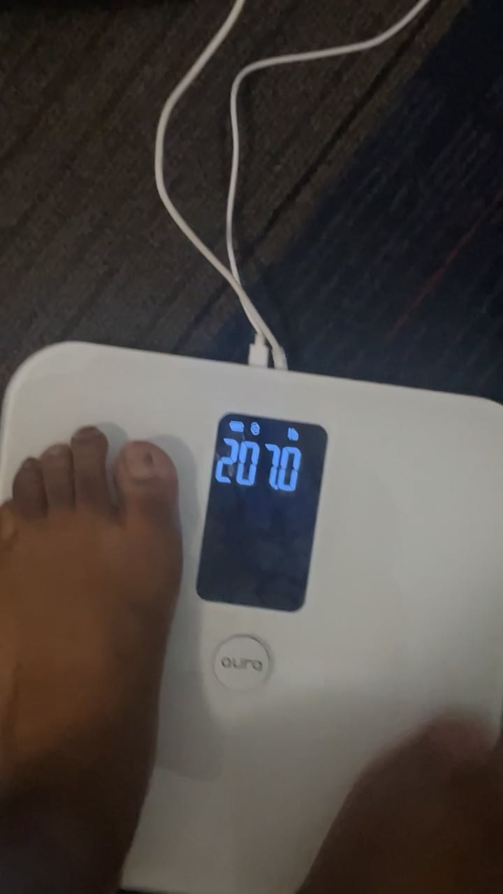 Watch kingston gooden's Weight: 255.6 pounds
