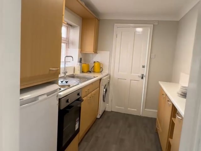 1 bedroom flat - Available Now!! ALL BILLS Include Main Photo