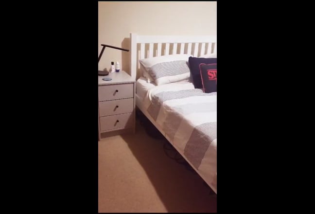 Spacious double room to let in Horsham Main Photo