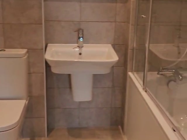 Double ensuite room in modern apartment complex Main Photo