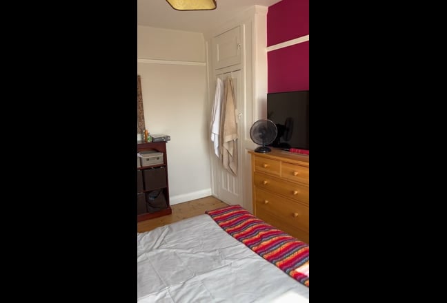Lovely double room available - all bills included Main Photo