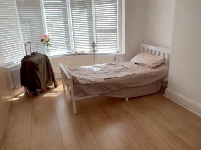 1 Large Double Rooms - Available from 26th July Main Photo