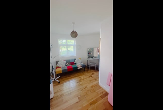 Photo 1: undefined