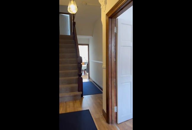 Double Room in Peaceful Home Near City Centre Main Photo