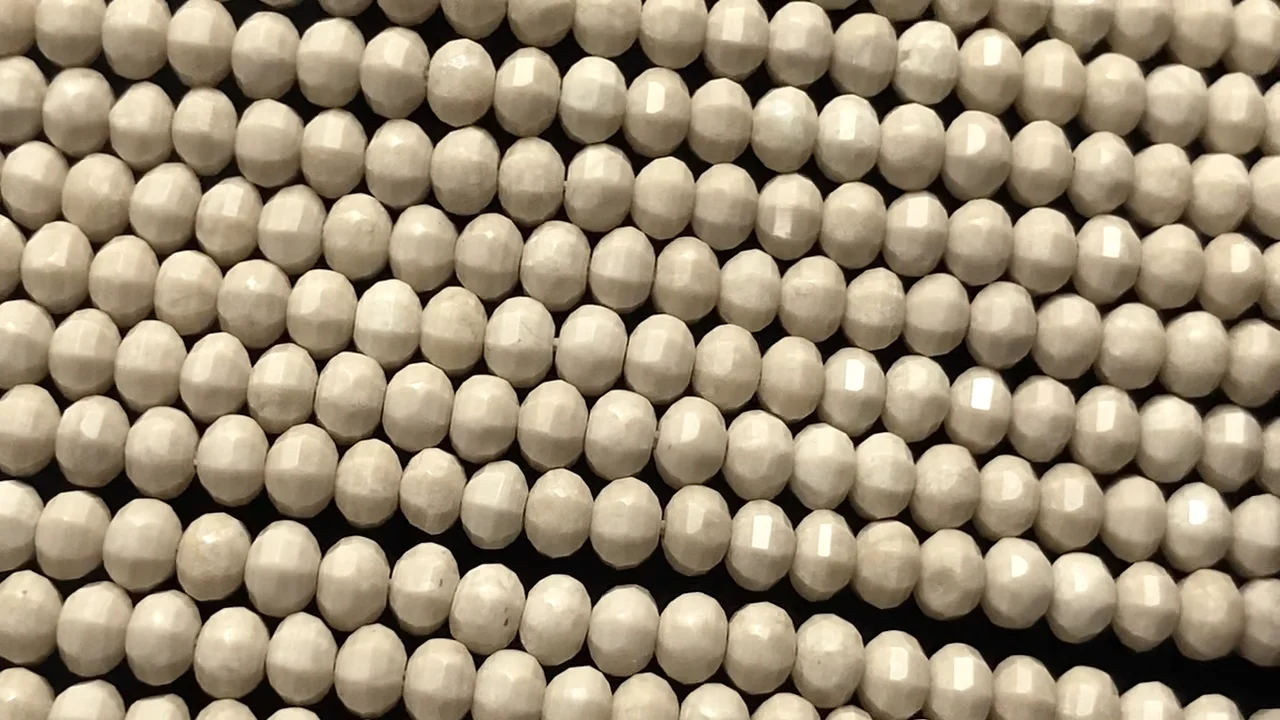 リバーストーン ミラーラウンドカット4×4×3mm ｜天然石ビーズの卸問屋
