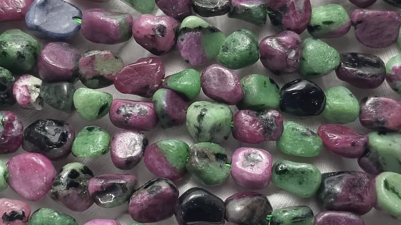 動画】ルビーインゾイサイト タンブル 1連(約38cm) - 天然石ビーズ