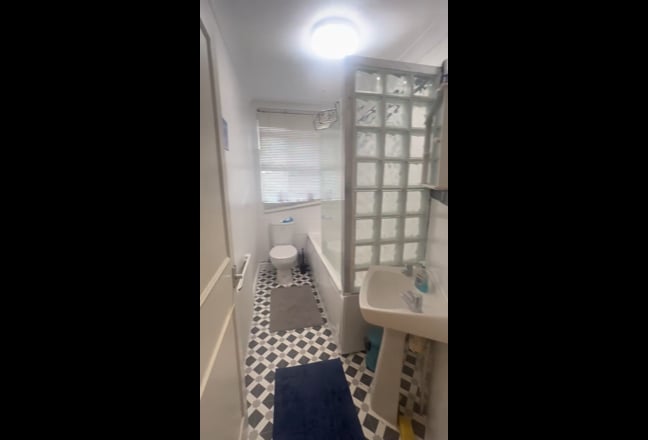 Video 1: Room 1: £288pw with bills included. (Available NOW)