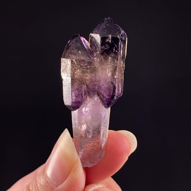 Quartz var: Amethyst (scepter)